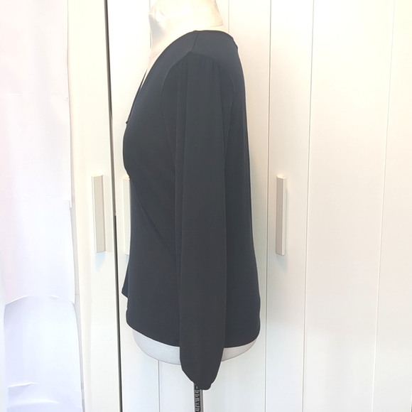 Navy Three Button Long Sleeve Stretch Women's Top by Banana Republic - Picture 4 of 8